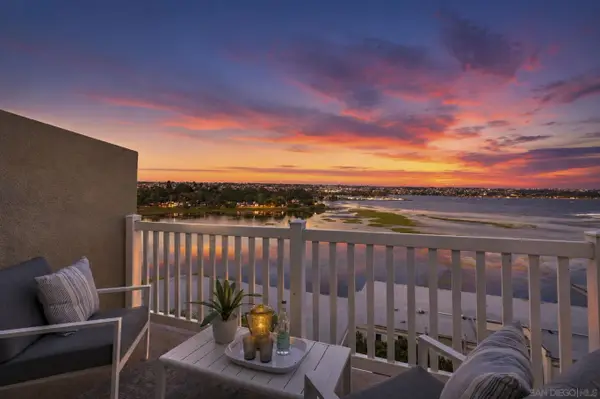4015 Crown Point Dr #P6, San Diego, CA 92109