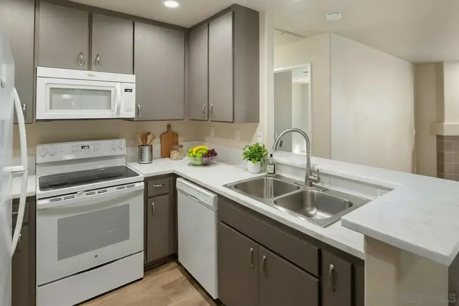 580 Camino De La Reina #321, San Diego, CA 92108 - #3