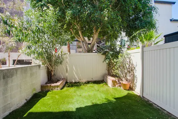 8332 Regents Rd #E, San Diego, CA 92122