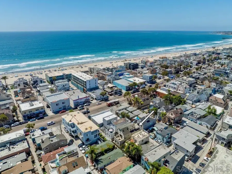 818 Queenstown Court, San Diego, CA 92109 - #3