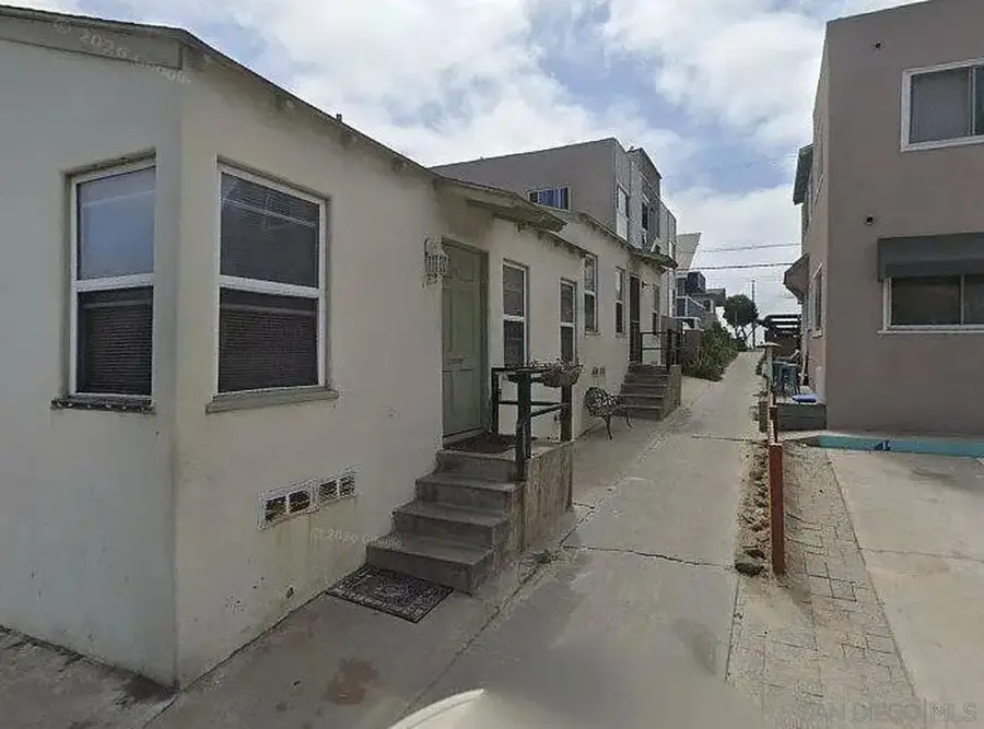 723-725 Sunset Ct, San Diego, CA 92109 - #2