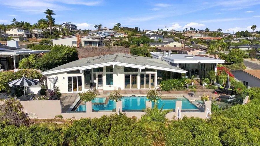 2402 Alto Cerro Circle, San Diego, CA 92109 - #2