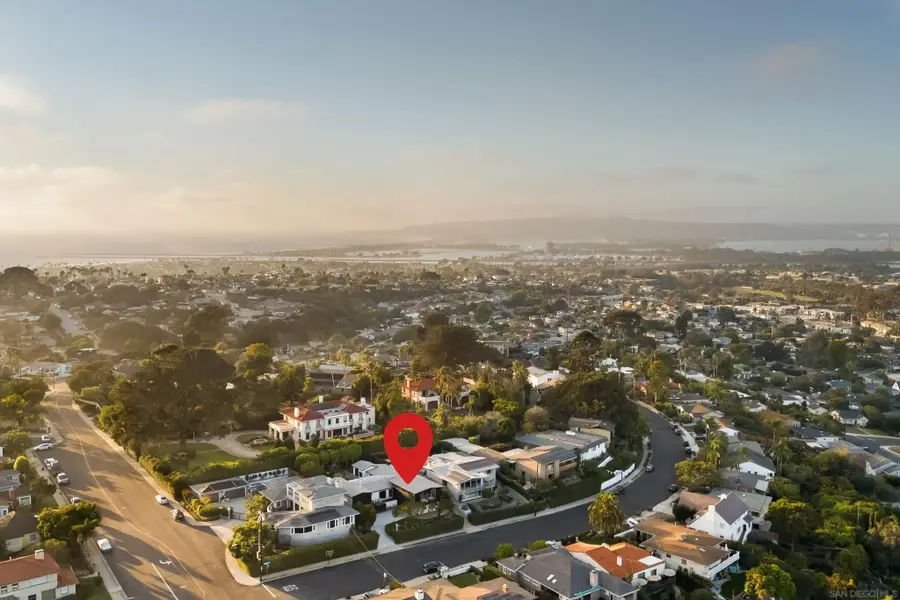 3992 La Cresta, San Diego, CA 92107 - #3