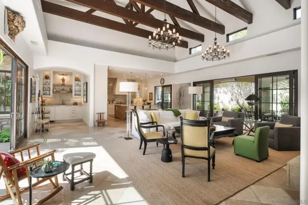 1040 Crest Dr, Encinitas, CA 92024