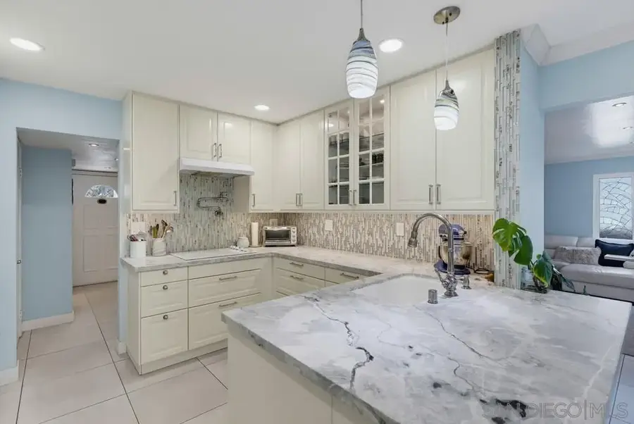 2369 Caminito Seguro, San Diego, CA 92107 - #3
