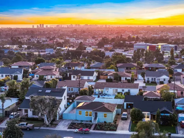 4220 E Overlook Dr, San Diego, CA 92115