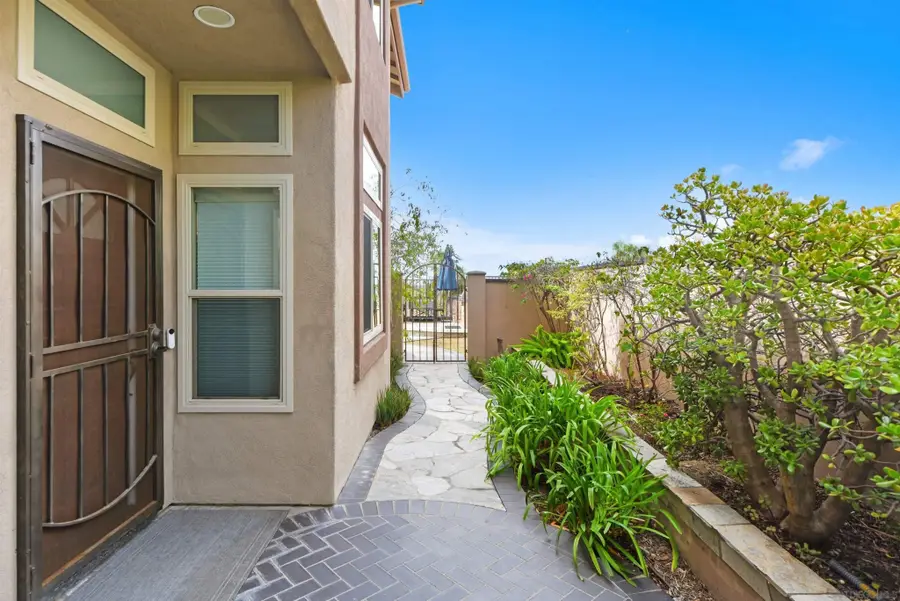 614 Cabezon Pl, Vista, CA 92081 - #3