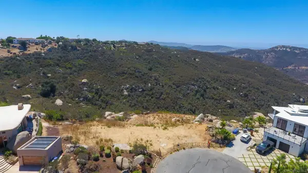 10011 Tall Oak Dr, Escondido, CA 92026