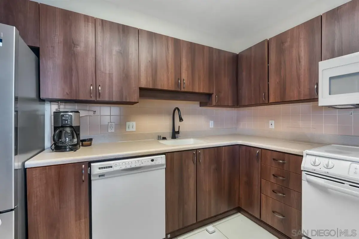 3890 Nobel #608, San Diego, CA 92122 - #1