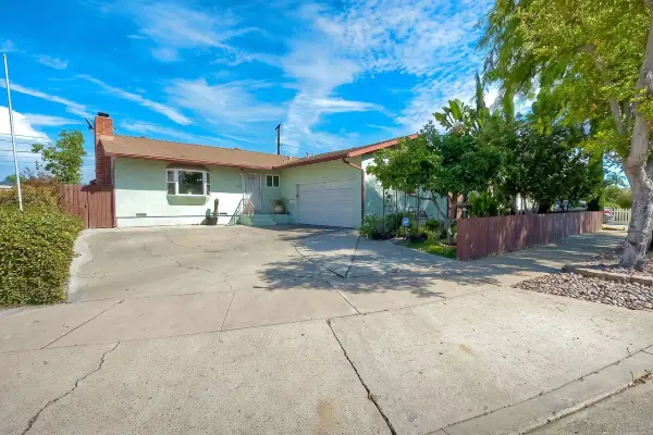 587 Wayne, El Cajon, CA 92021