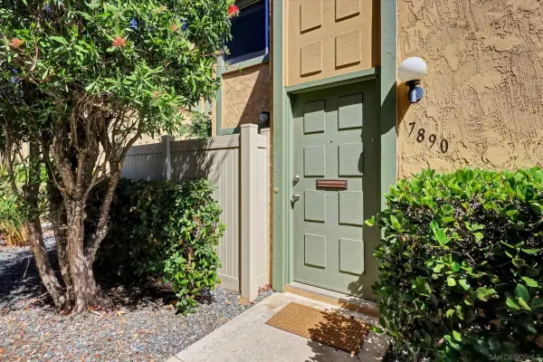 7890 Hummingbird Ln, San Diego, CA 92123