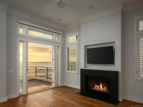 6911 Neptune Pl, La Jolla, CA 92037