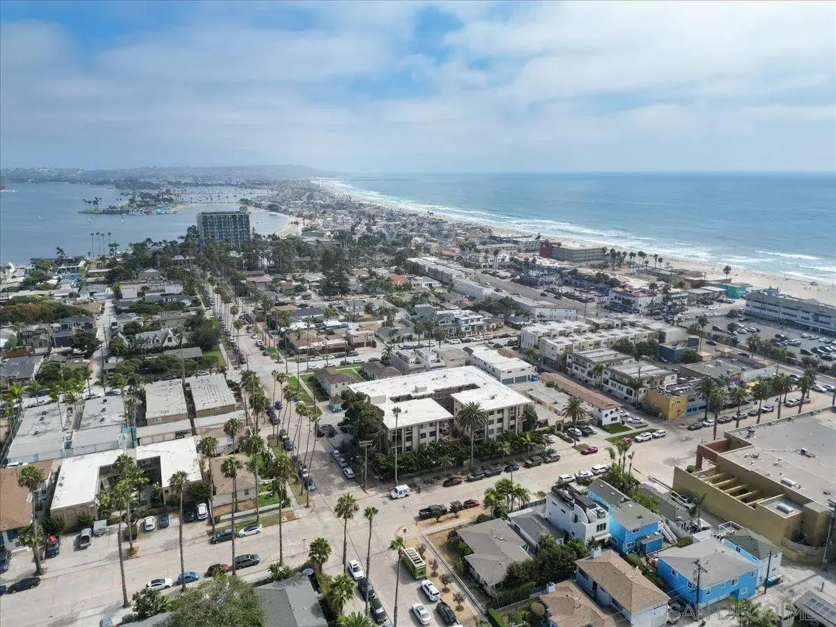 881 Thomas #26, San Diego, CA 92109 - #1
