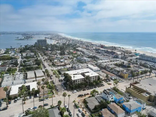 881 Thomas #26, San Diego, CA 92109