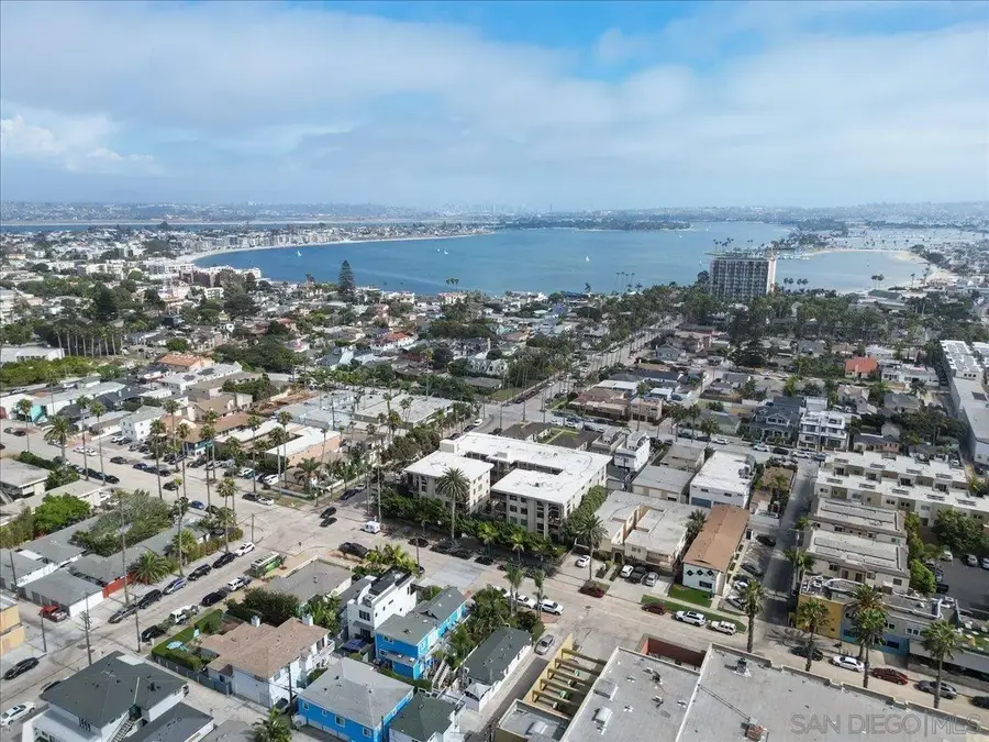 881 Thomas #26, San Diego, CA 92109 - #2