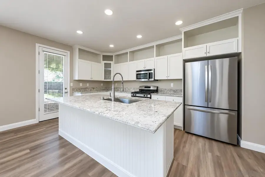 1119 W Muir Way, Hanford, CA 93230 - #2