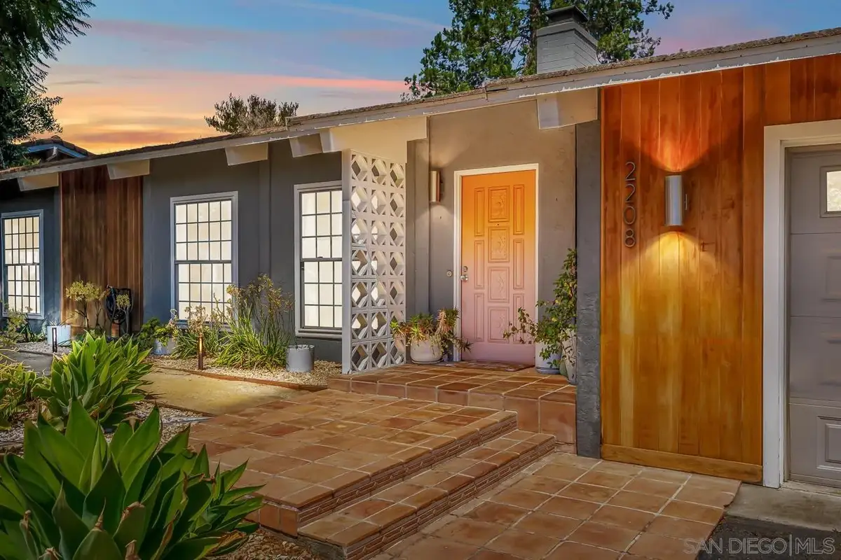 2208 Sunset Drive, Escondido, CA 92025 - #1