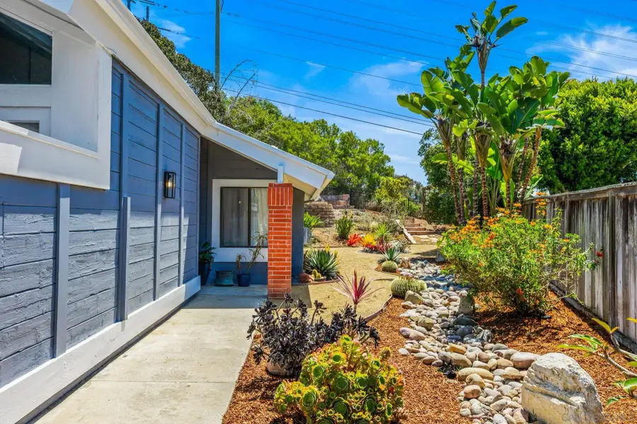 1141 Cerro Largo Dr, Solana Beach, CA 92075 - #3
