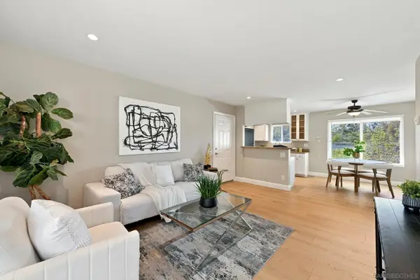 6333 College Grove #2206, San Diego, CA 92115