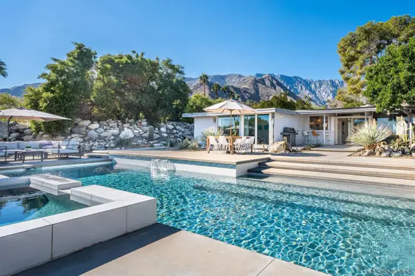 990 W Via Olivera, Palm Springs, CA 92262