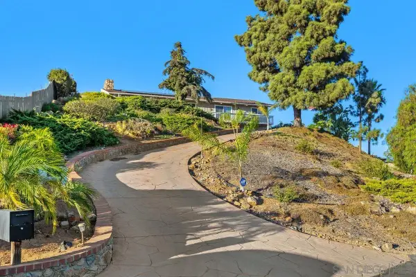 2037 Wonderview, Vista, CA 92084