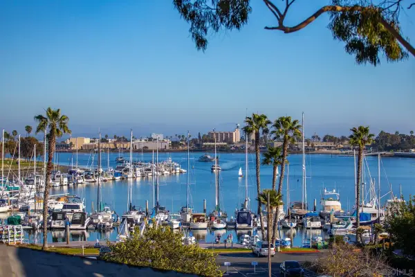 1528 Glorietta Blvd, Coronado, CA 92118