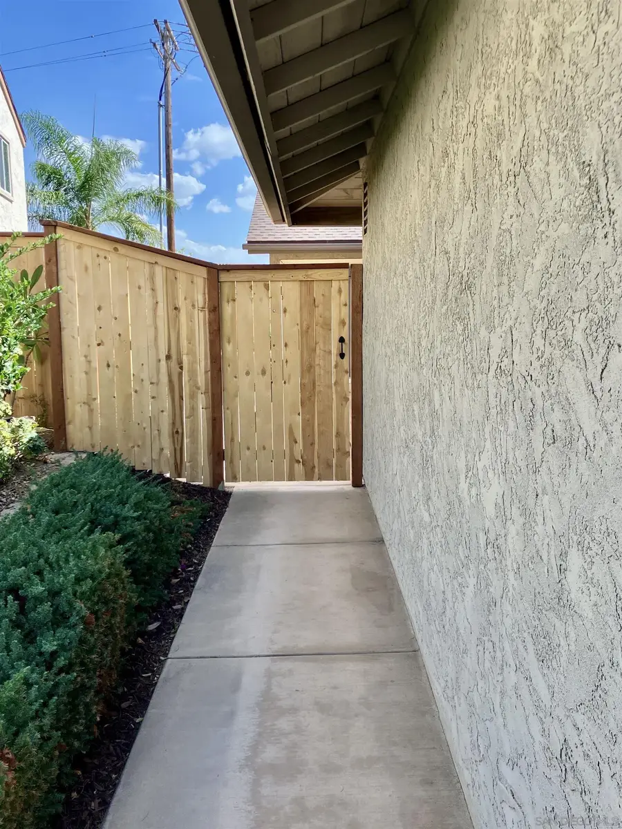2158 Country Pl, Escondido, CA 92026 - #2