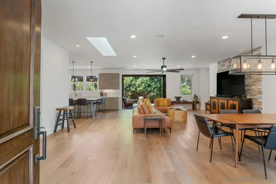 1180 Devonshire Dr, Encinitas, CA 92024 - Image #2