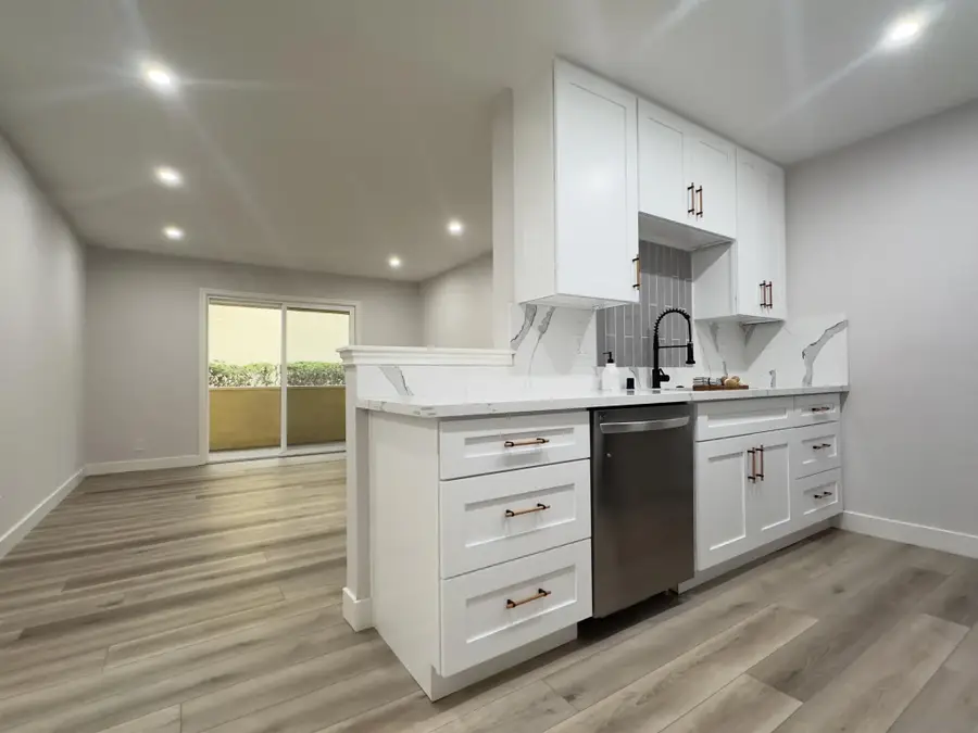 9929 Erma Rd #102, San Diego, CA 92131 - Image #2