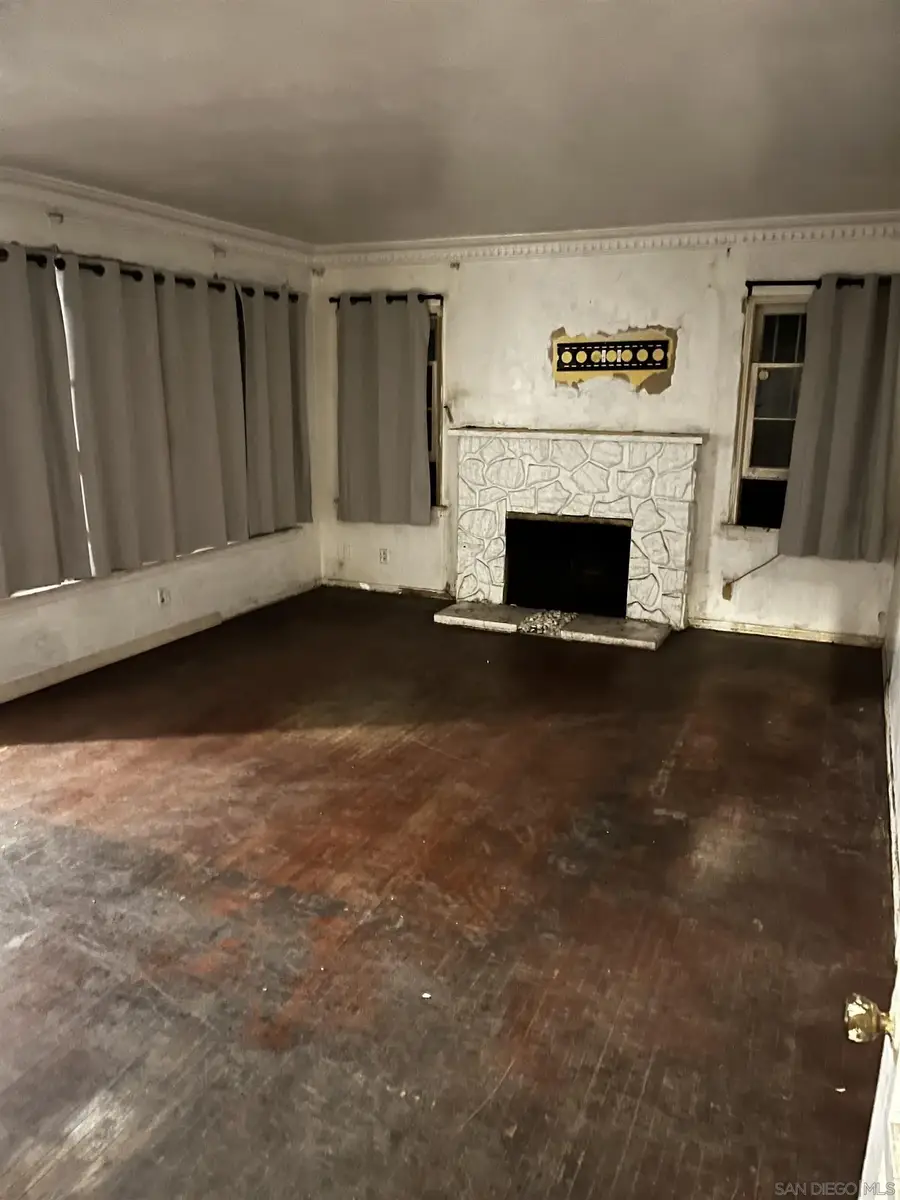 2011 S Point View Street, Los Angeles, CA 90034 - Image #2