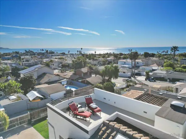 819 Van Nuys St, San Diego, CA 92109