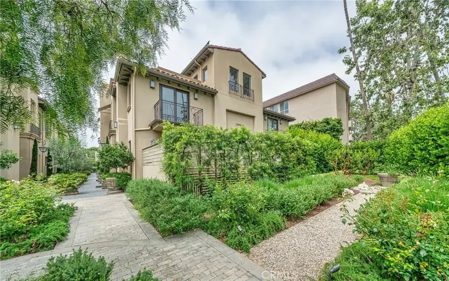 823 S Bundy Drive #110, Los Angeles, CA 90049 - Image #2