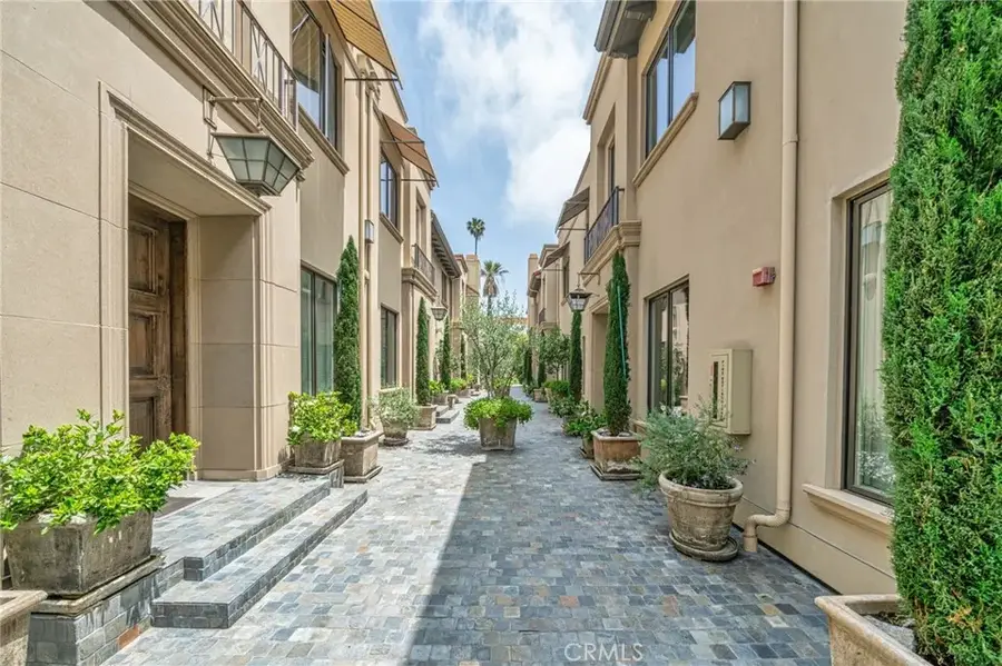 823 S Bundy Drive #110, Los Angeles, CA 90049 - Image #3