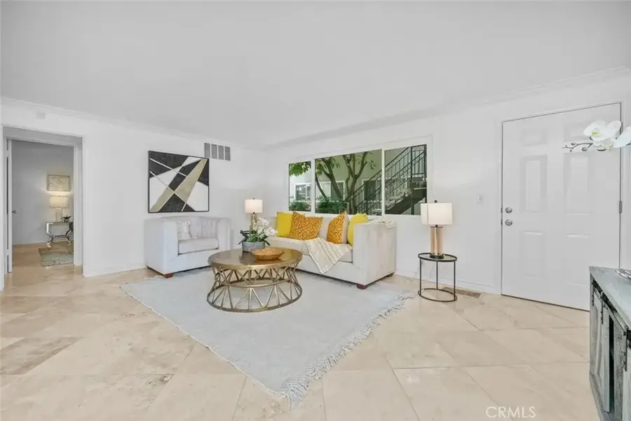 2102 La Canada Crest Drive #B, La Canada Flintridge, CA 91011 - Image #3