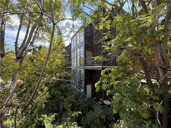 3884 Fredonia Drive #F, Los Angeles, CA 90068