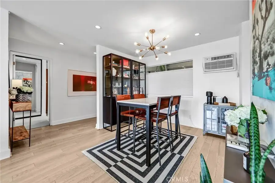 8400 De Longpre #212, West Hollywood, CA 90069 - Image #3