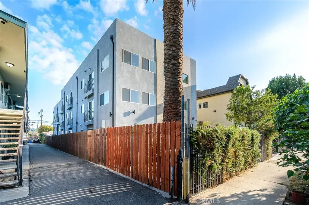 3324 Chapman, Los Angeles, CA 90065 - #1