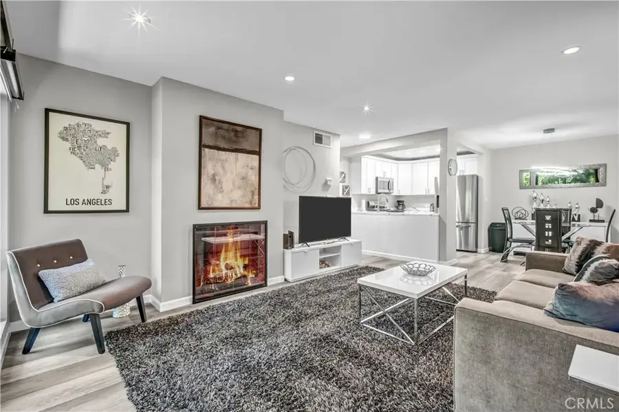 950 N Kings Road #103, West Hollywood, CA 90069 - #3
