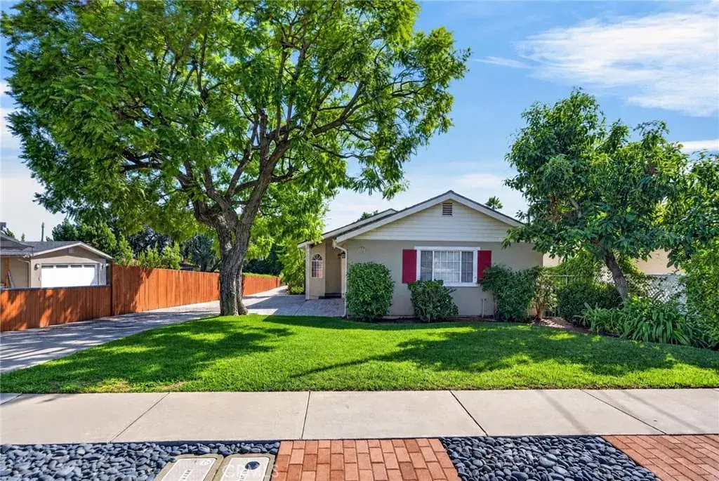 300 W Laurel Avenue, Sierra Madre, CA 91024 - #1