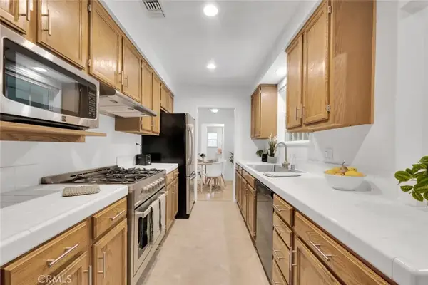 1501 N Catalina Street, Burbank, CA 91505