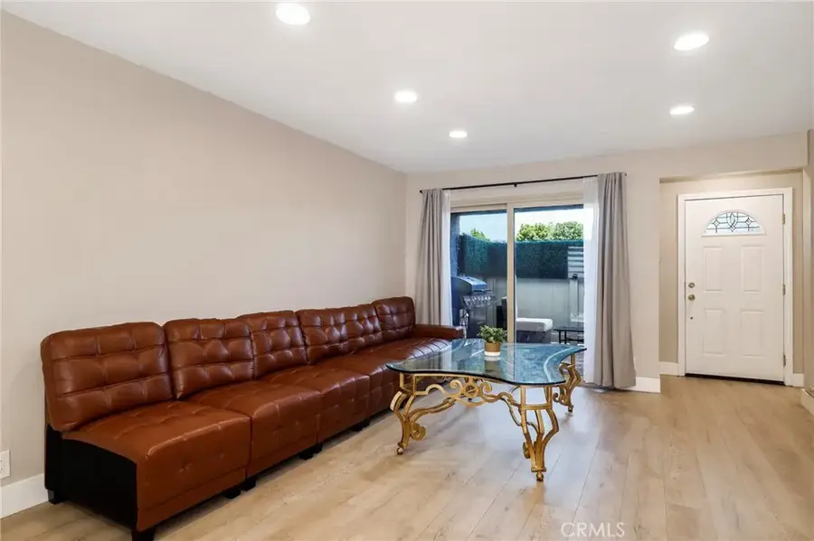 10159 De Soto Avenue #202, Chatsworth, CA 91311 - Image #2