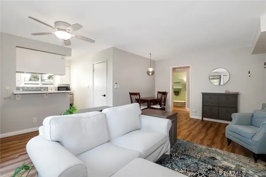 6021 Fountain Park Ln #2, Woodland Hills, CA 91367 - Image #3