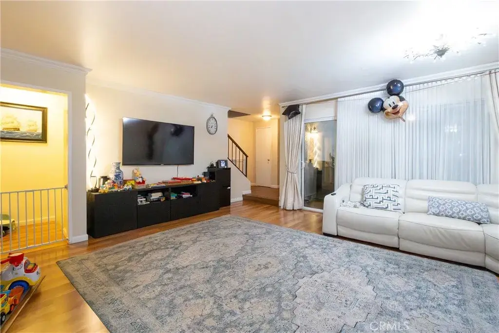 9551 Via Ricardo, Burbank, CA 91504 - #1