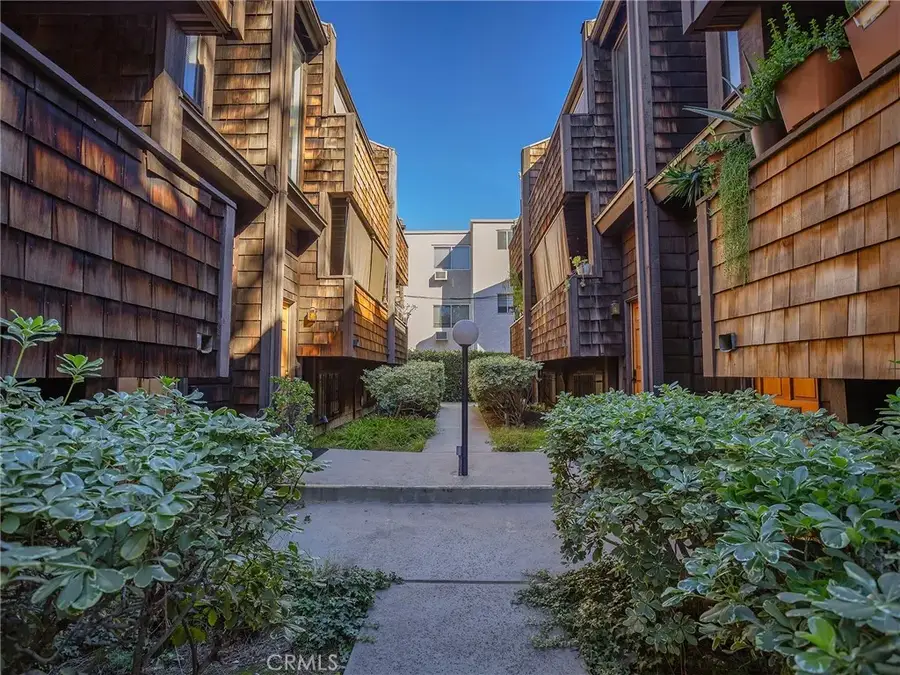 330 N 5th Street, Burbank, CA 91501 - Image #3