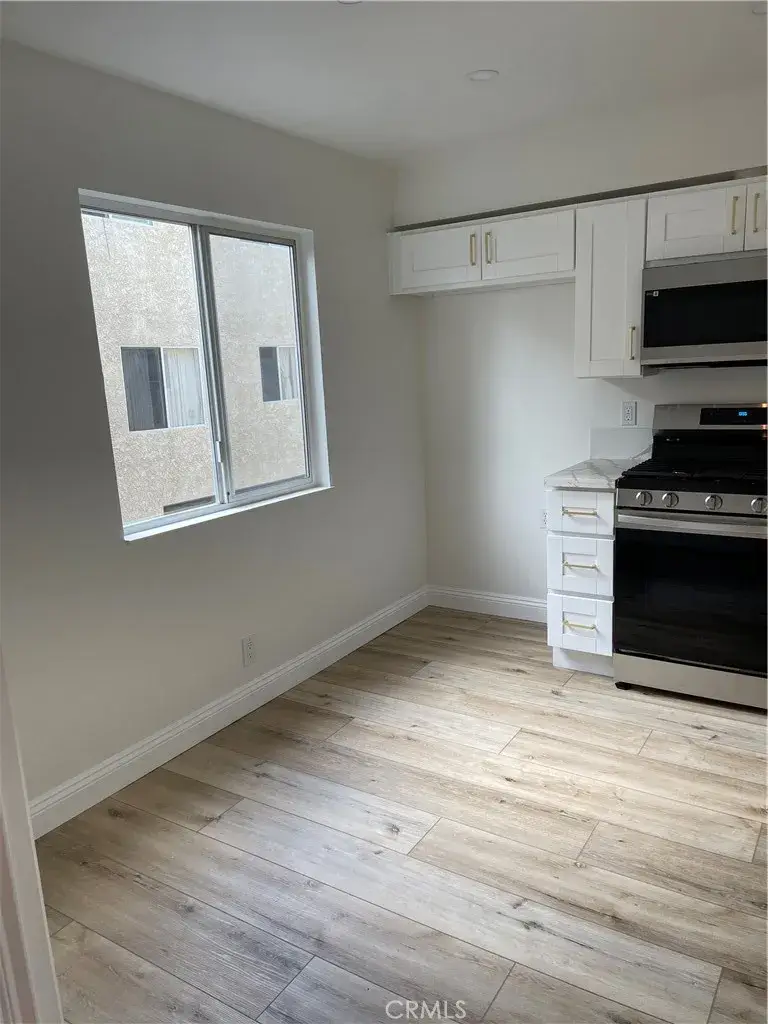 9637 Via Rimini, Burbank, CA 91504 - Image #2