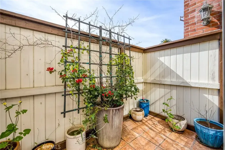 4374 Ventura Canyon #6, Sherman Oaks, CA 91423 - #3