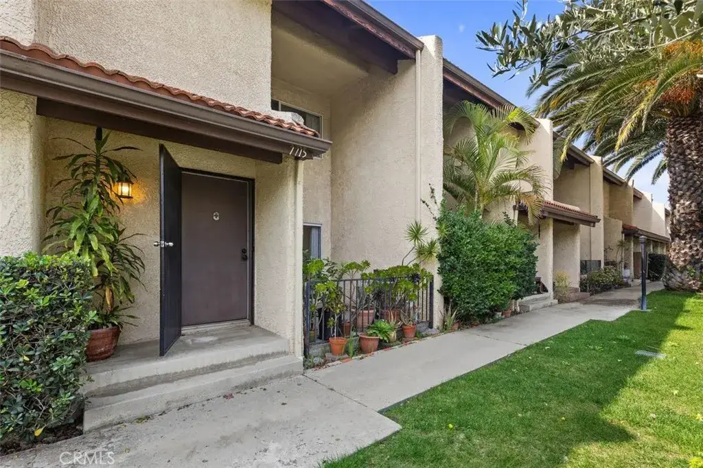 7715 Via Napoli, San Fernando Valley, CA 91504 - #1