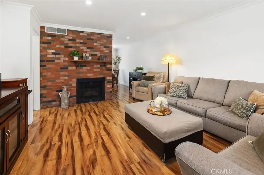 7715 Via Napoli, San Fernando Valley, CA 91504 - #3