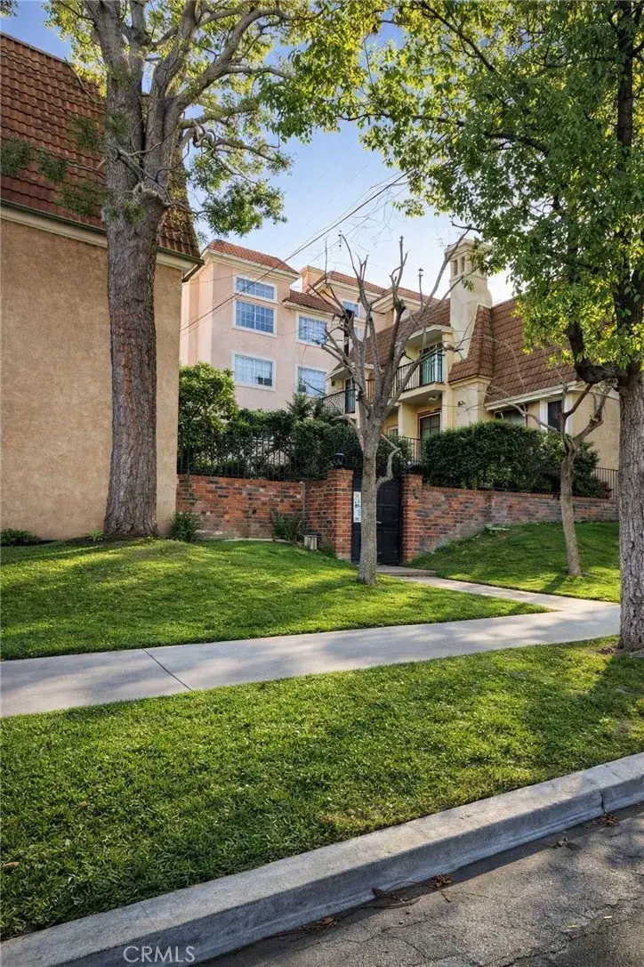 4370 W 8th, Los Angeles, CA 90005 - #3