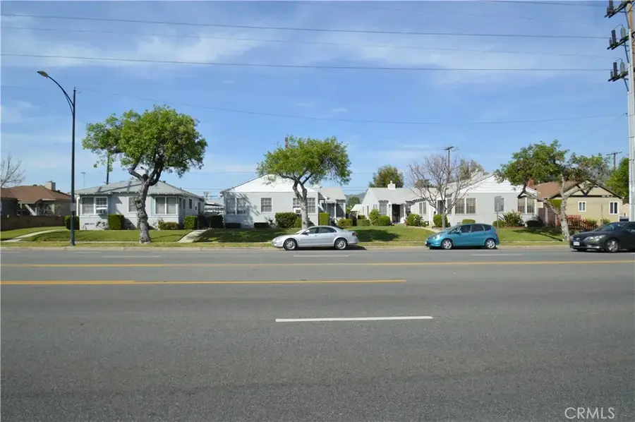 3007 W Victory Boulevard, Burbank, CA 91505 - #3